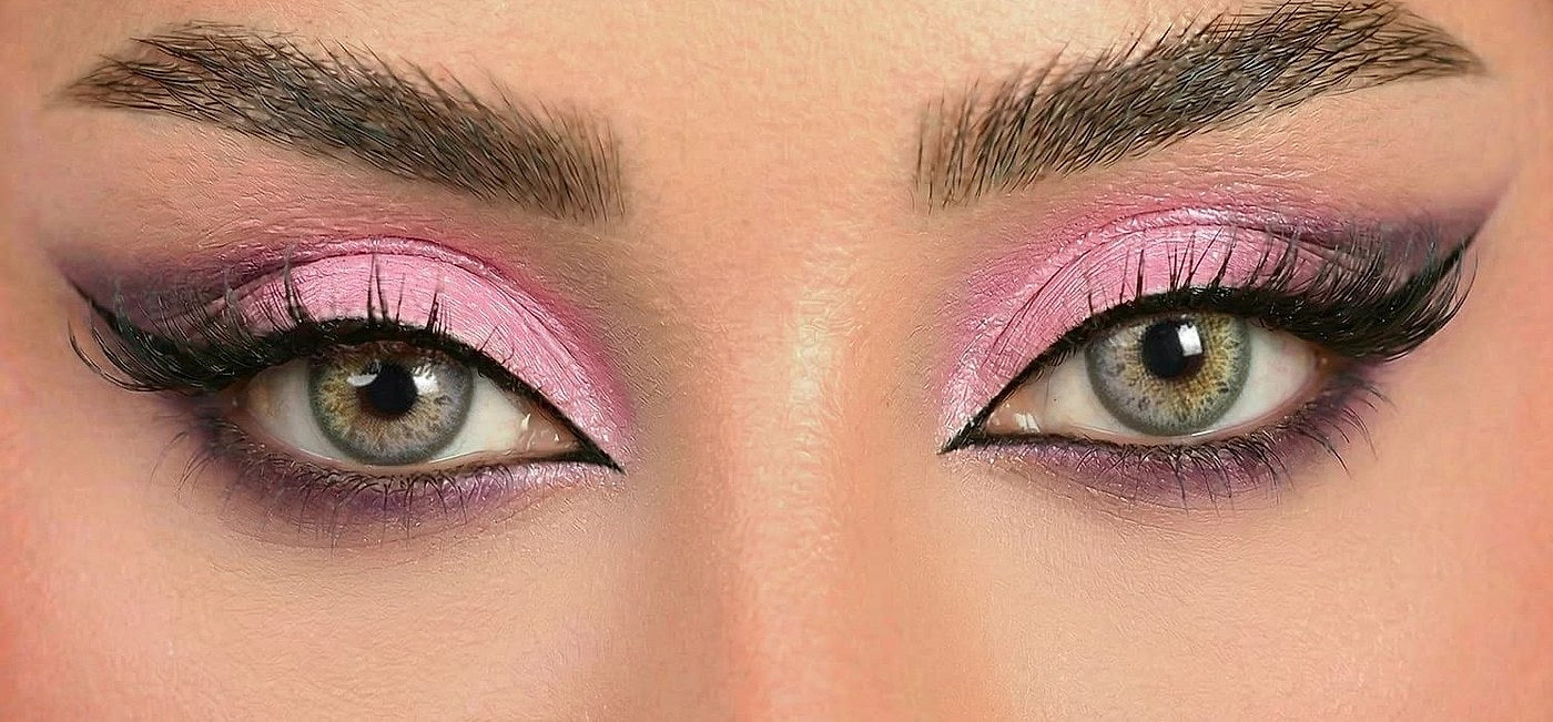 Chloris — close-up of the lens on the eye